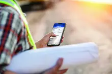 Construction worker using United Rental mobile app